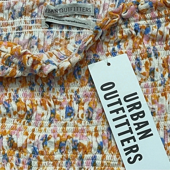 NWT UO Urban Outfitters Daydreamer smocked crop top. Size M. Floral print. - Picture 5 of 8